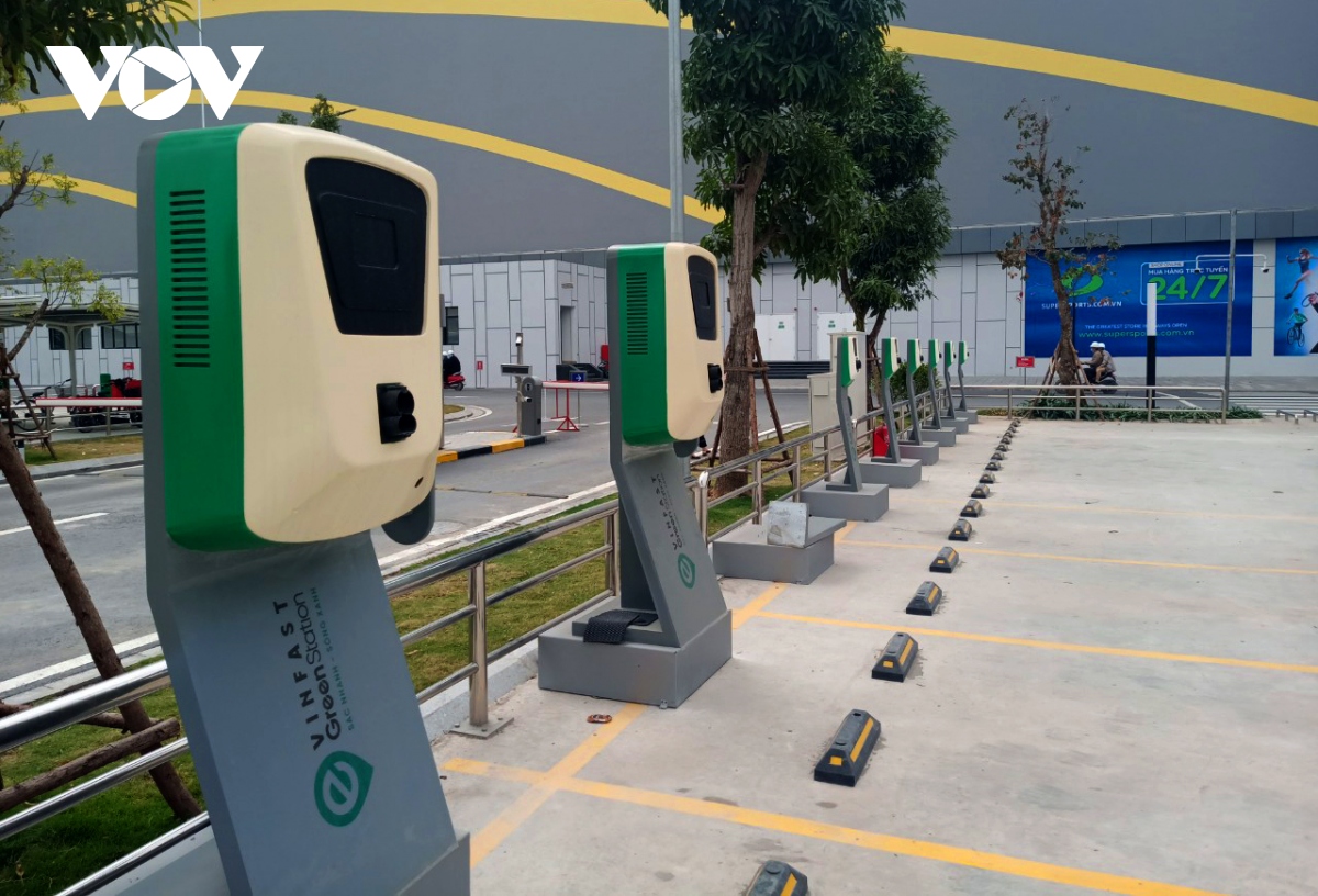 VinFast bất ngờ xây dựng trạm sạc cho ô tô điện tại Hà Nội