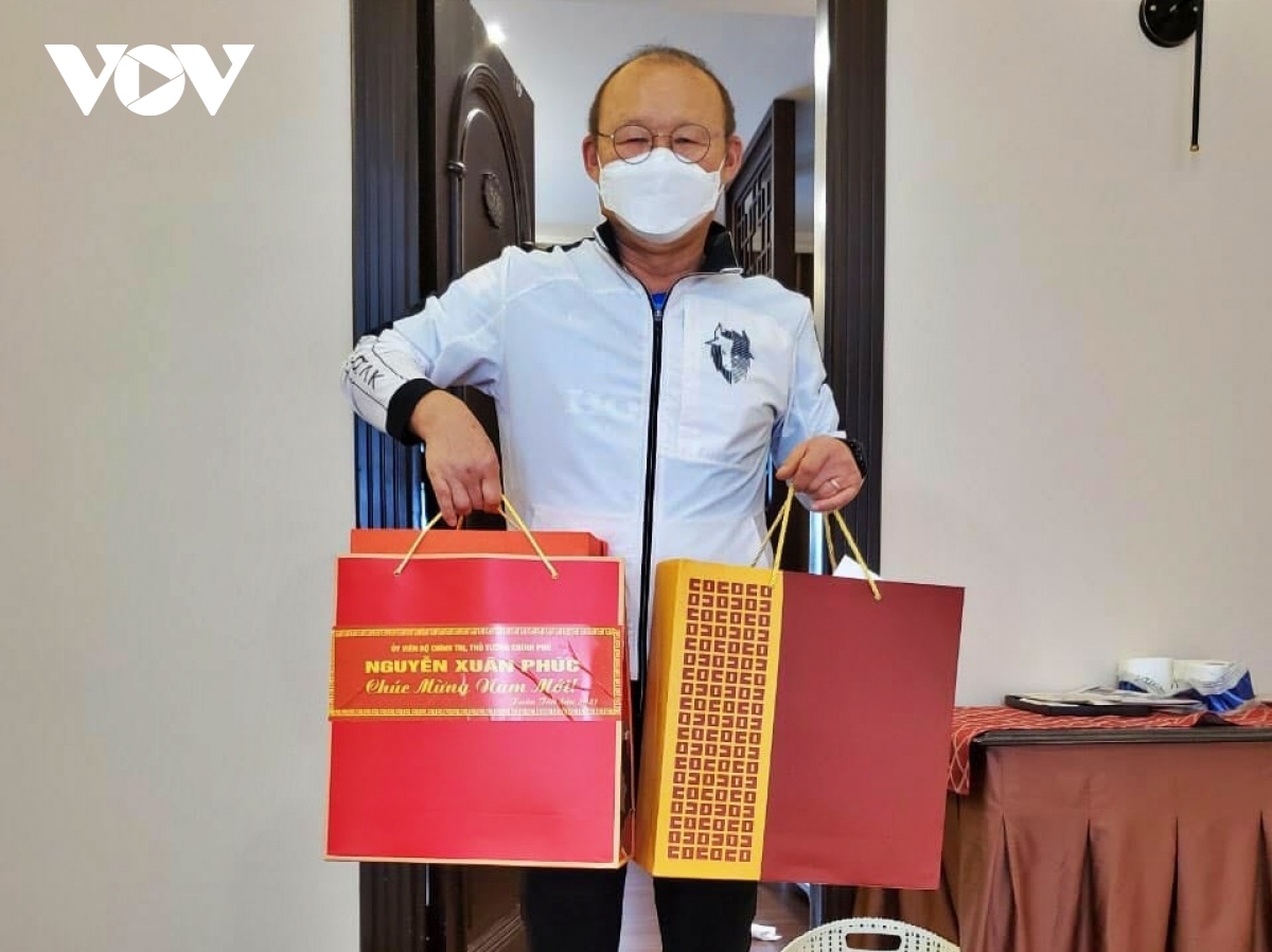 HLV Park Hang Seo nhận quà Tết từ Thủ tướng Nguyễn Xuân Phúc
