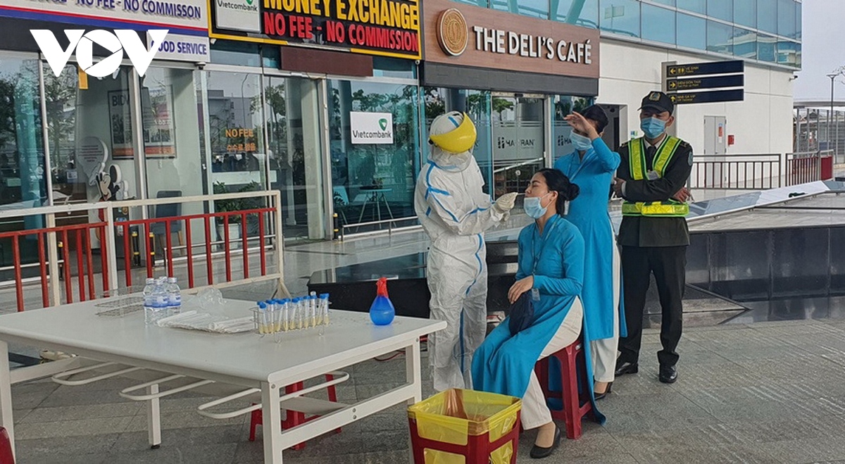 Hơn 1.200 nhân viên sân bay quốc tế Đà Nẵng âm tính lần 1 với SARS-CoV-2