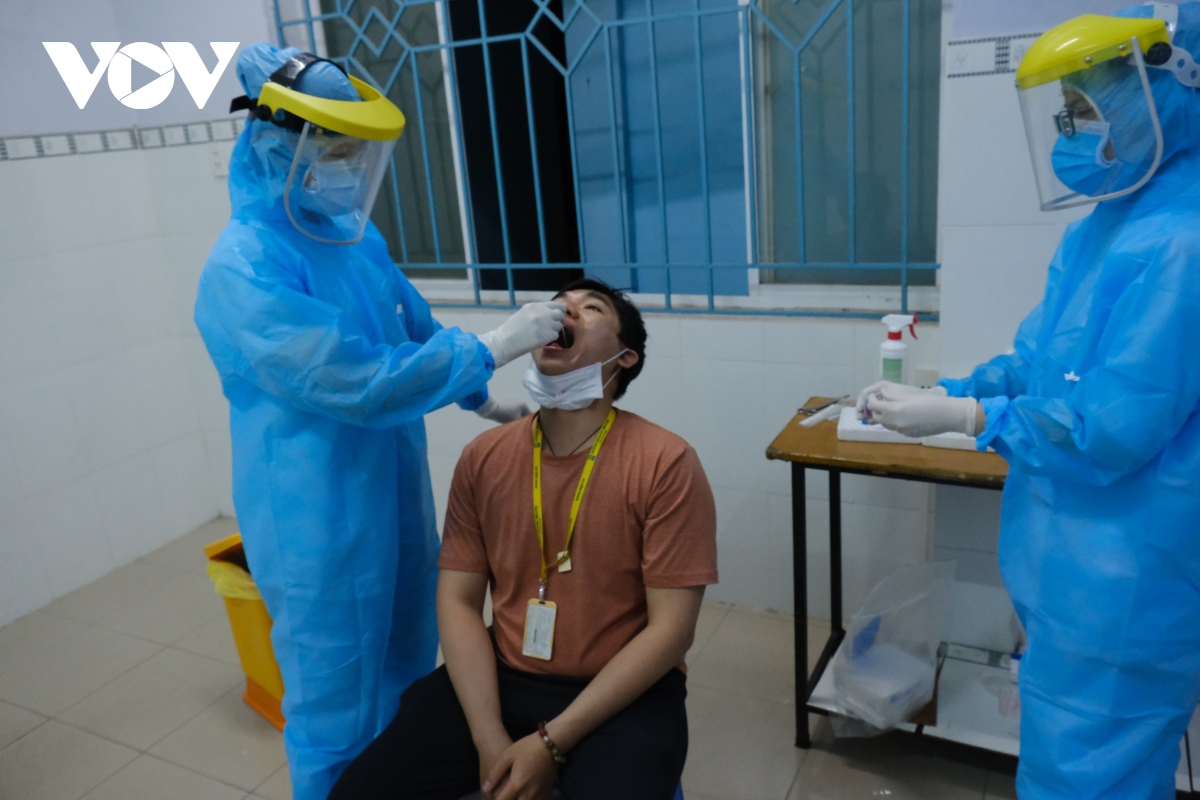 TPHCM xác định được hơn 200 trường hợp liên quan chùm ca bệnh tại sân bay Tân Sơn Nhất