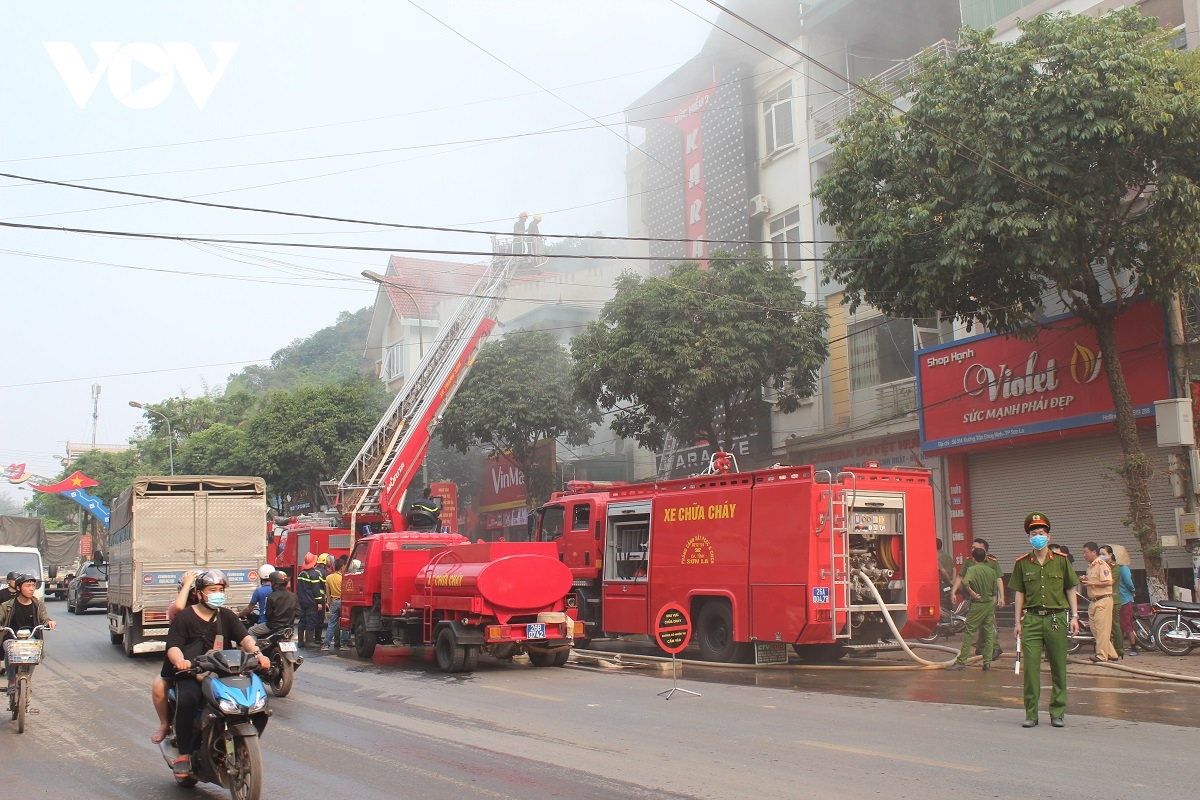 Cháy lớn tại quán Karaoke ở thành phố Sơn La