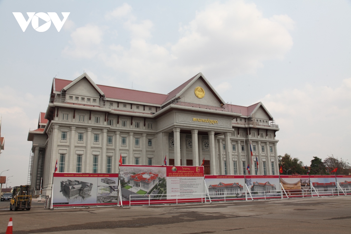 Tổng Bí thư Lào đánh giá cao nỗ lực thi công tòa nhà Quốc hội Lào mới của Binh đoàn 11