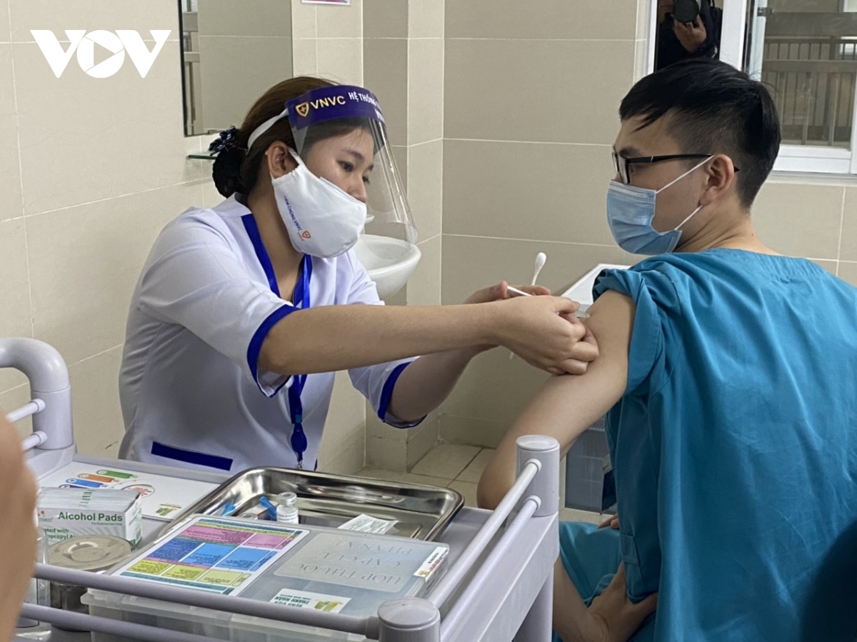 Sáng nay (9/3), TP Hà Nội bắt đầu triển khai tiêm vaccine ngừa COVID-19
