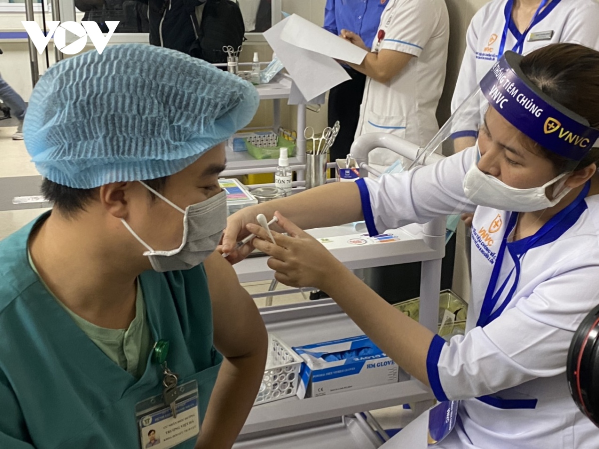 Hơn 24.000 người Việt Nam đã được tiêm vaccine COVID-19