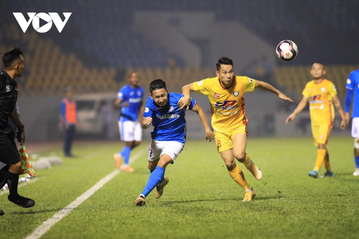 V-League 2021: Than Quảng Ninh vượt mặt Hà Nội FC, Hà Tĩnh thắng trận đầu tiên