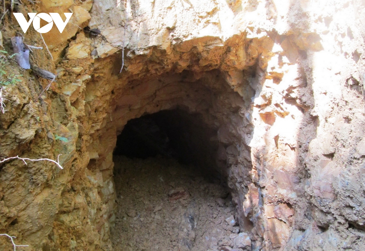 Đà Nẵng tiếp tục đánh sập các hầm vàng trái phép ở rừng Cà Nhông