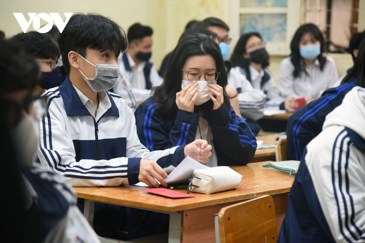 Hơn 2 triệu học sinh Hà Nội trở lại trường trong điều kiện phòng dịch được siết chặt