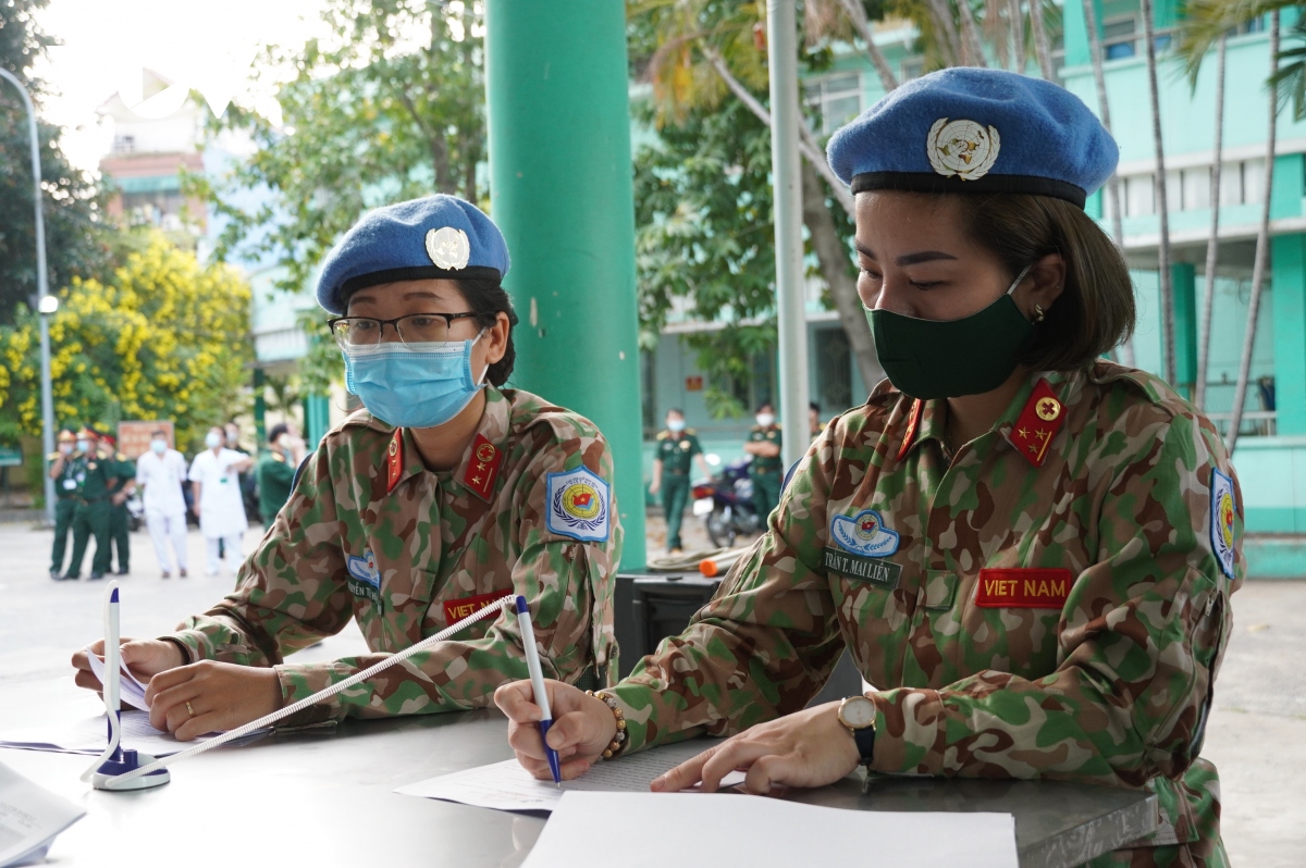 Tiêm vaccine Covid-19 cho các quân nhân chuẩn bị nhận nhiệm vụ tại Nam Sudan