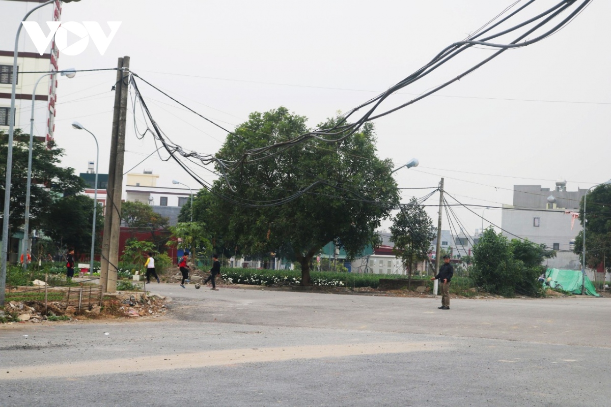 Dự án tái định cư Cây Lim: Gần 20 năm, người dân vẫn phải đi dùng nhờ điện, nước
