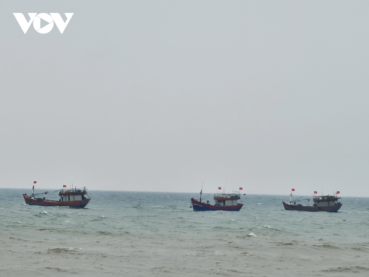 Tàu cá Quảng Bình bị chìm sau khi va chạm với tàu hàng