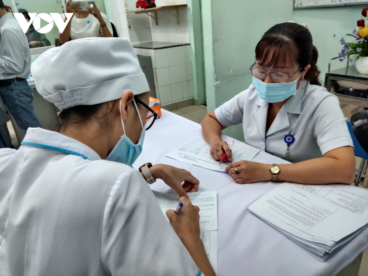Bộ Y tế kiểm tra công tác tiêm vaccine Covid-19 ở TP HCM