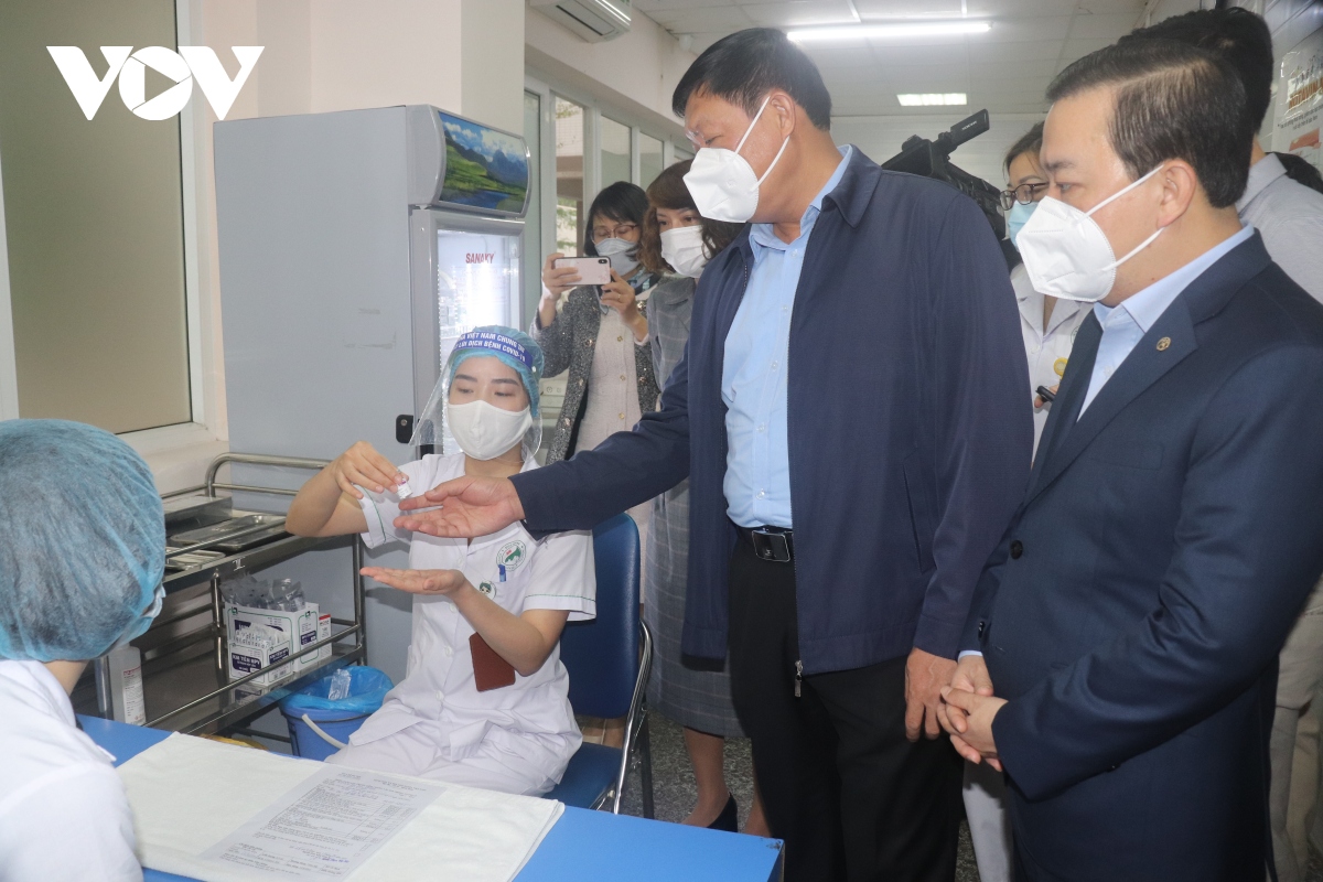 Gần 7.000 nhân viên y tế ở Hà Nội đã tiêm vaccine phòng COVID-19