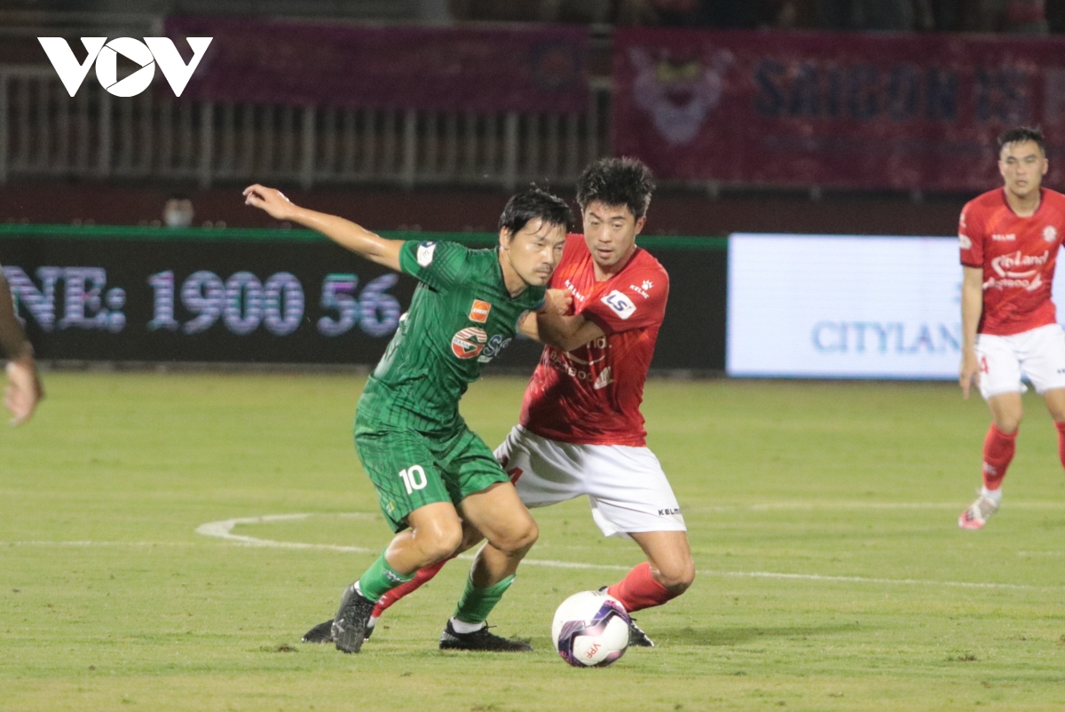 Lee Nguyễn ghi bàn ở phút 90+9, TPHCM gieo sầu cho Sài Gòn FC