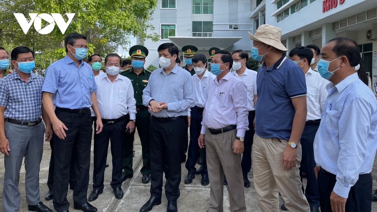 Bộ trưởng Bộ Y tế kiểm tra công tác chống dịch Covid-19 tại tuyến biên giới Hà Tiên