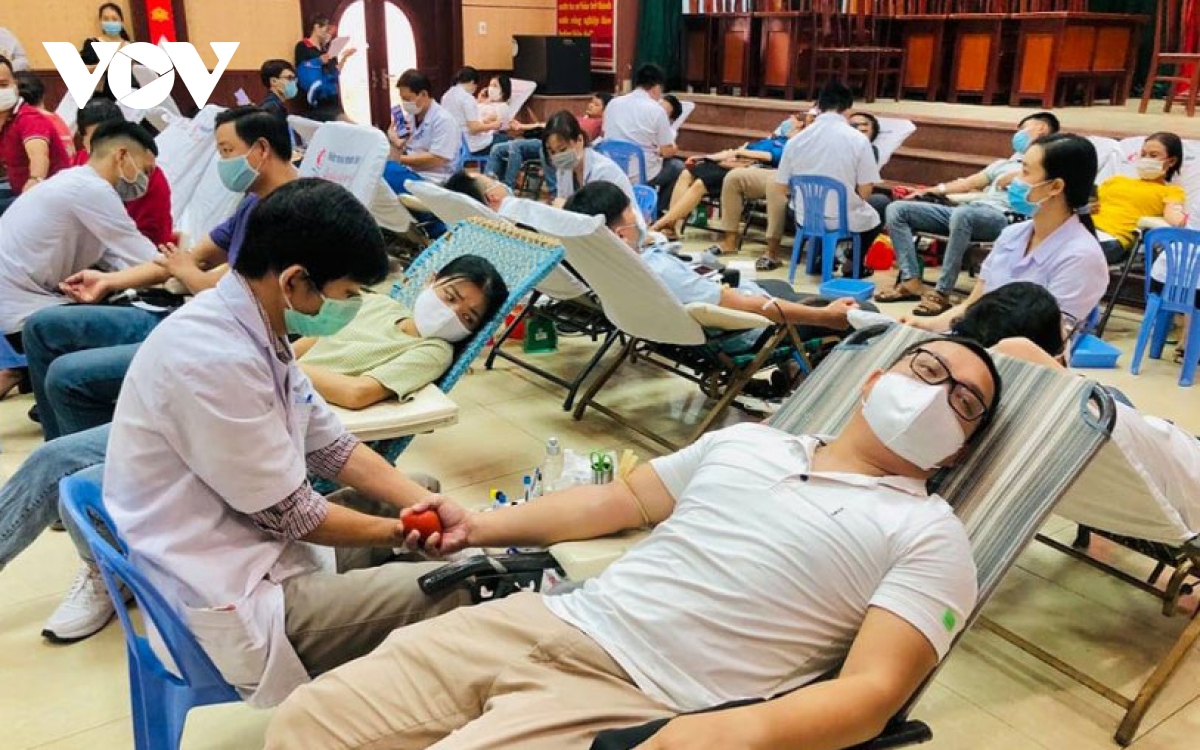 Gần 600 người dân Đà Nẵng tham gia hiến 500 đơn vị máu