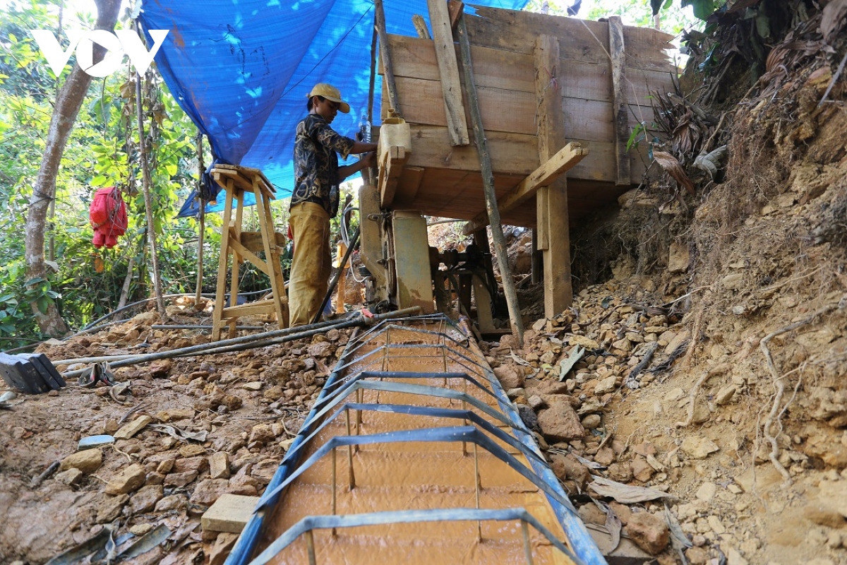 Đẩy đuổi gần 100 người ra khỏi mỏ vàng Bồng Miêu, Quảng Nam