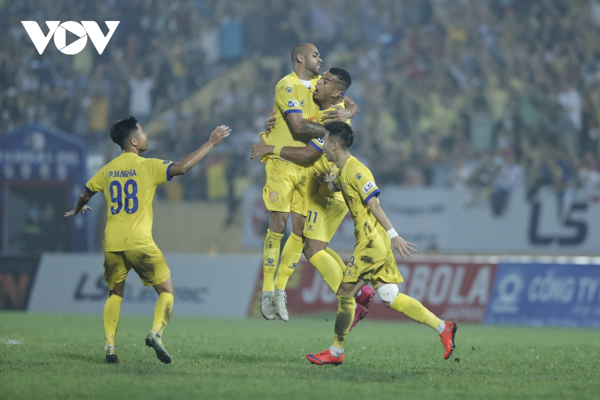Nam Định nhận án phạt “trời ơi” trước vòng 11 V-League 2021