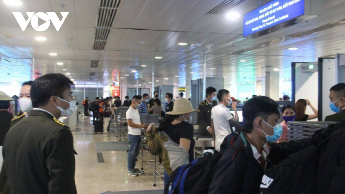 Sân bay Tân Sơn Nhất lắp thêm 5 máy soi an ninh, đã bớt ùn tắc hơn