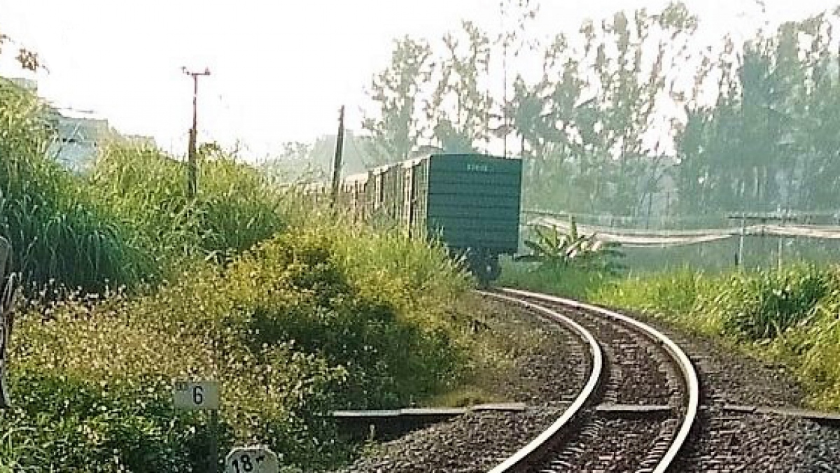 Tàu hỏa va chạm với xe máy ở Quảng Ngãi khiến một người tử vong
