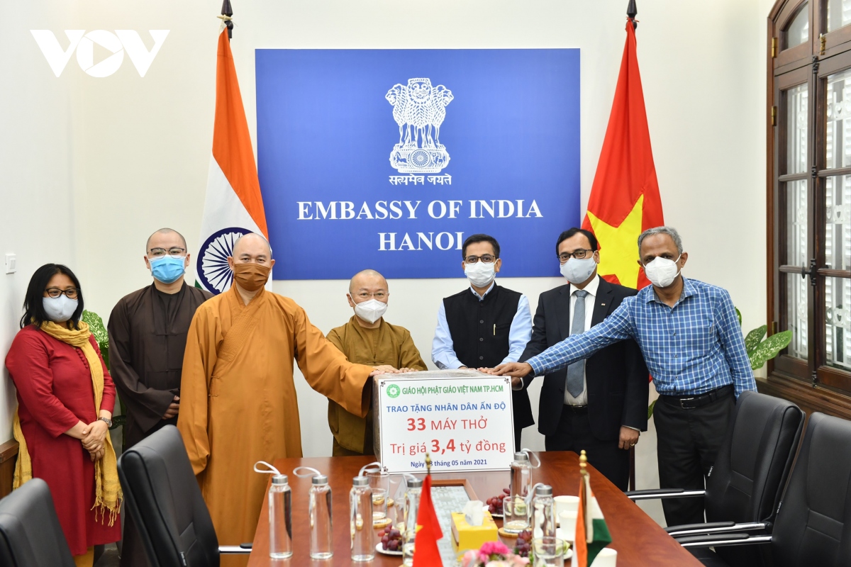Giáo hội Phật giáo TPHCM trao tặng 33 máy thở trị giá 3,4 tỷ đồng ủng hộ nhân dân Ấn Độ