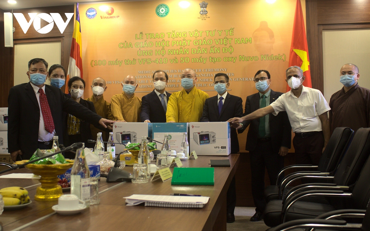 Giáo hội Phật giáo Việt Nam trao tặng máy thở, máy tạo oxy cho nhân dân Ấn Độ
