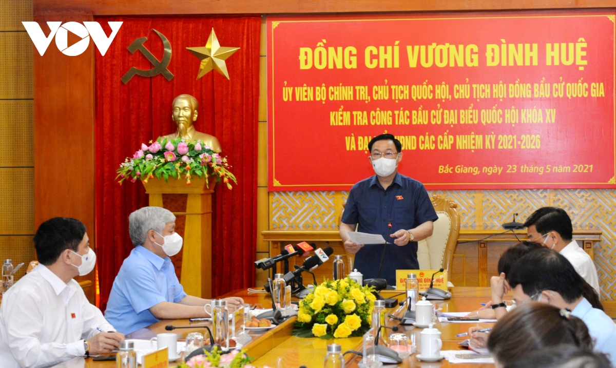 Chủ tịch Quốc hội kiểm tra công tác bầu cử tại Bắc Giang, Bắc Ninh
