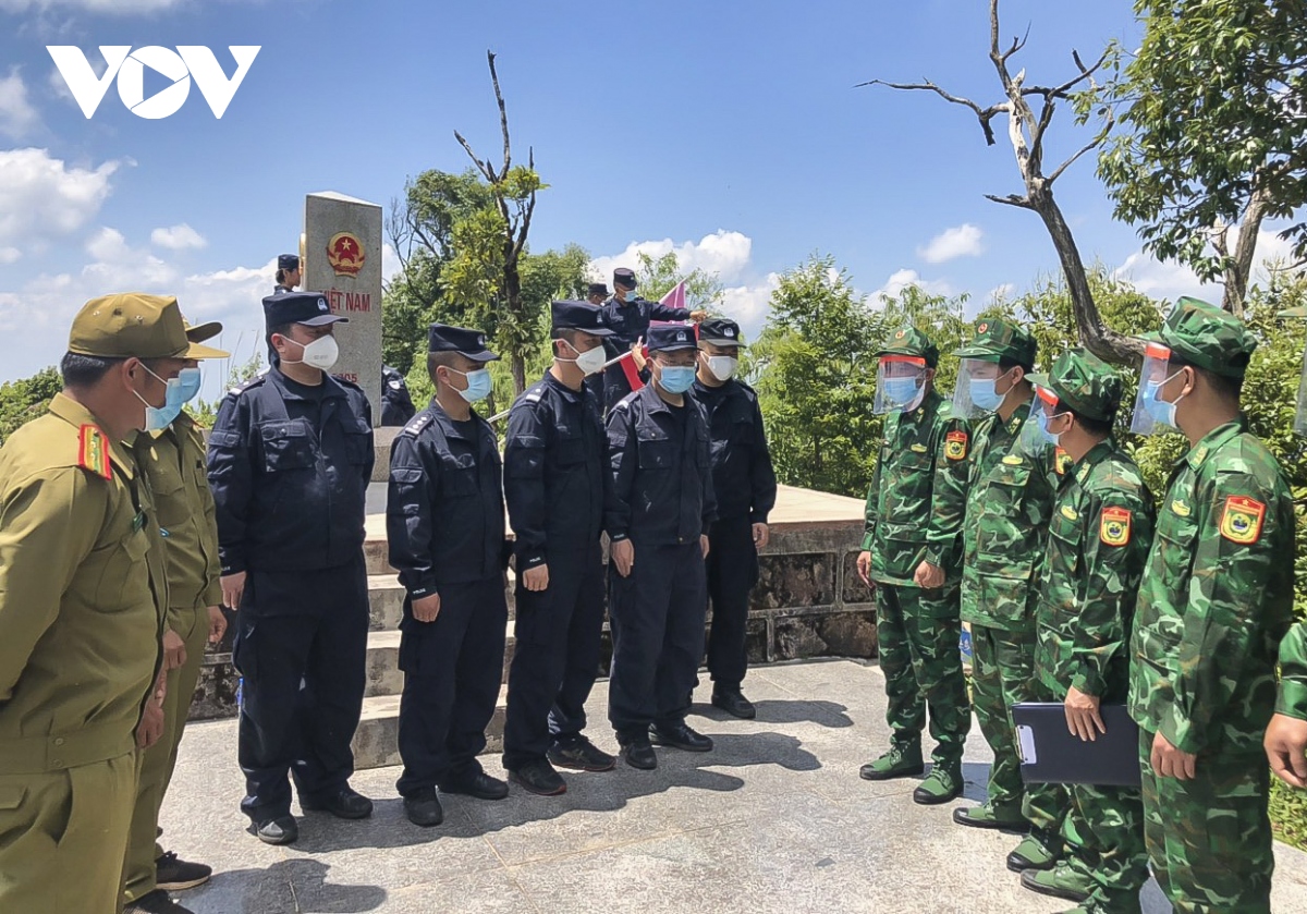Lực lượng bảo vệ biên giới Việt Nam-Trung Quốc-Lào thực địa tại mốc Ngã ba biên giới