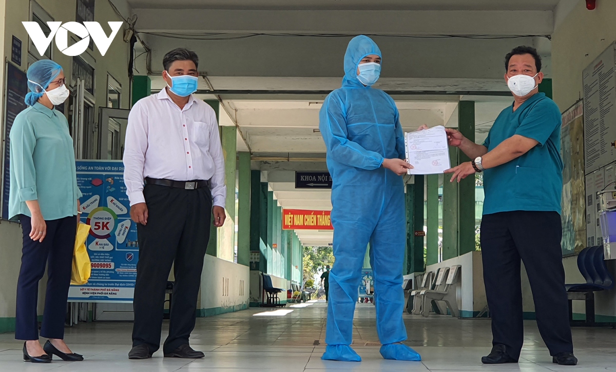 Bệnh nhân mắc Covid-19 đầu tiên trong đợt dịch này tại Đà Nẵng ra viện