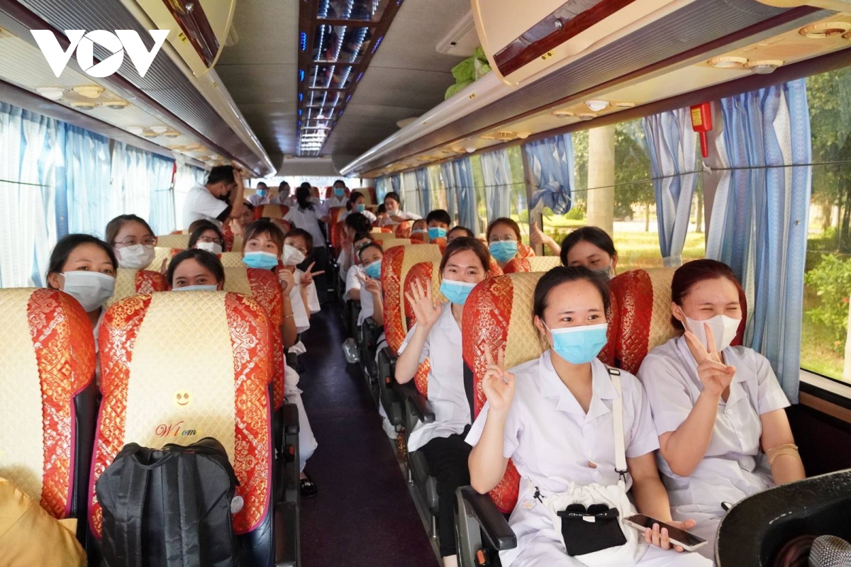 250 sinh viên Hải Dương lên đường chi viện Bắc Giang, Bắc Ninh chống dịch