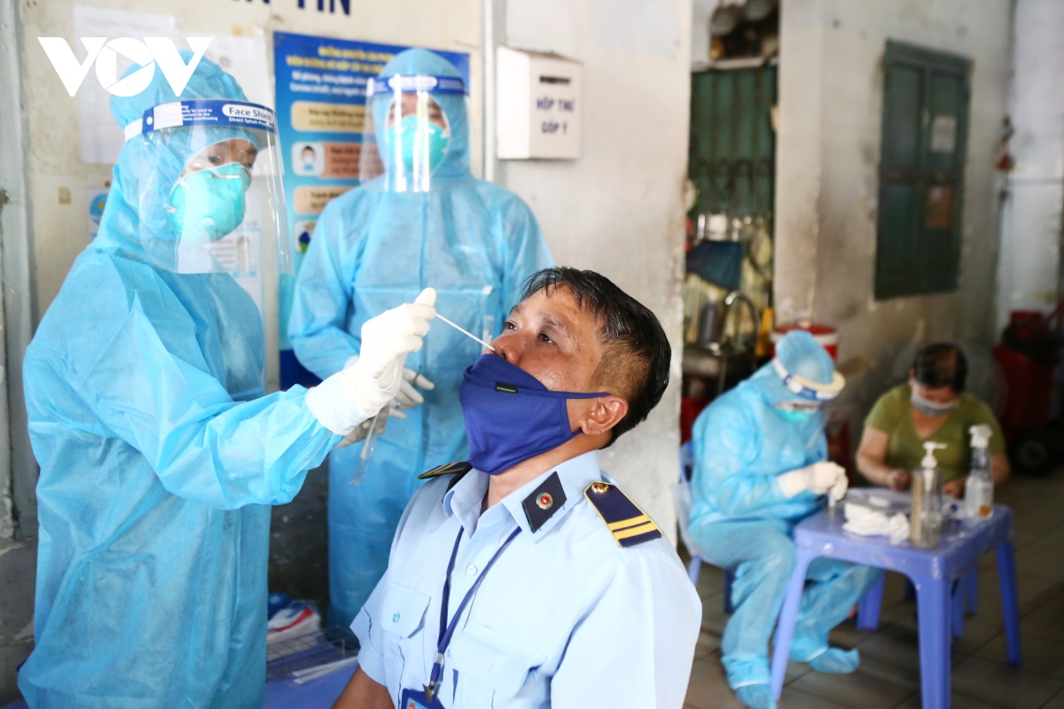 TP HCM, Lâm Đồng tạm dừng các dịch vụ có nguy cơ cao lây nhiễm SARS-CoV-2