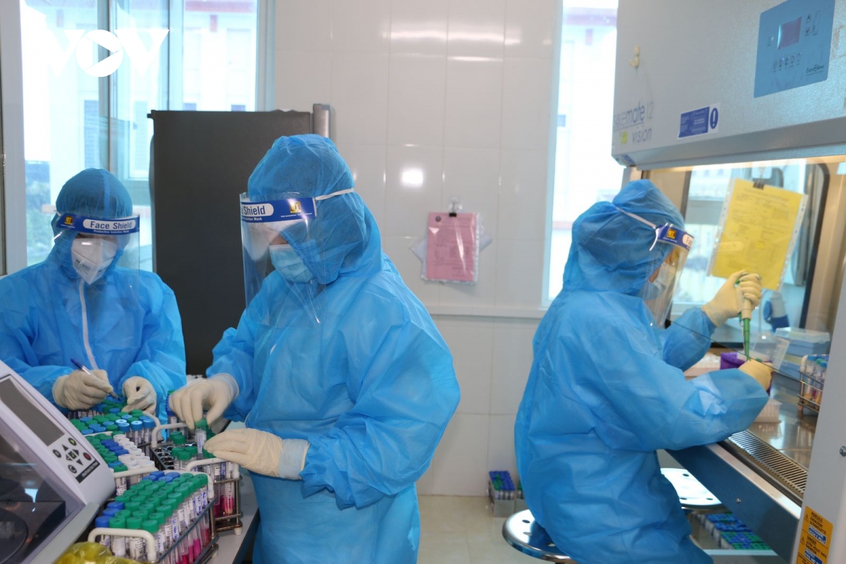 317 F1 liên quan đến 9 ca bệnh tại Hà Tĩnh có kết quả âm tính lần 1 với SARS-CoV-2