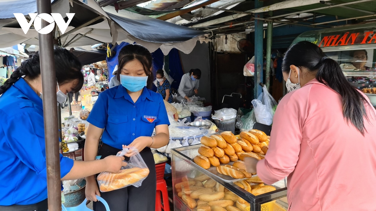 “Đi chợ giúp dân” ở các khu phong tỏa tại TP.HCM