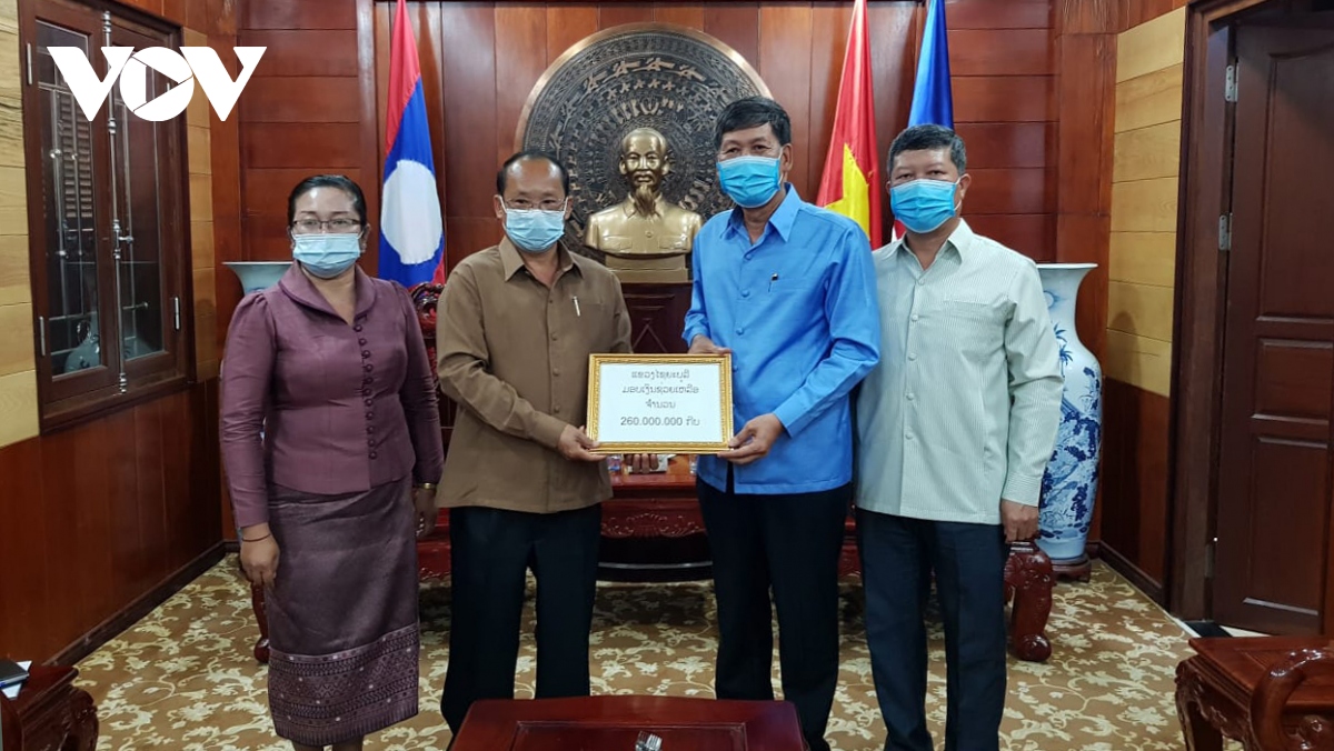 Lào ủng hộ các tỉnh miền bắc Việt Nam chống dịch