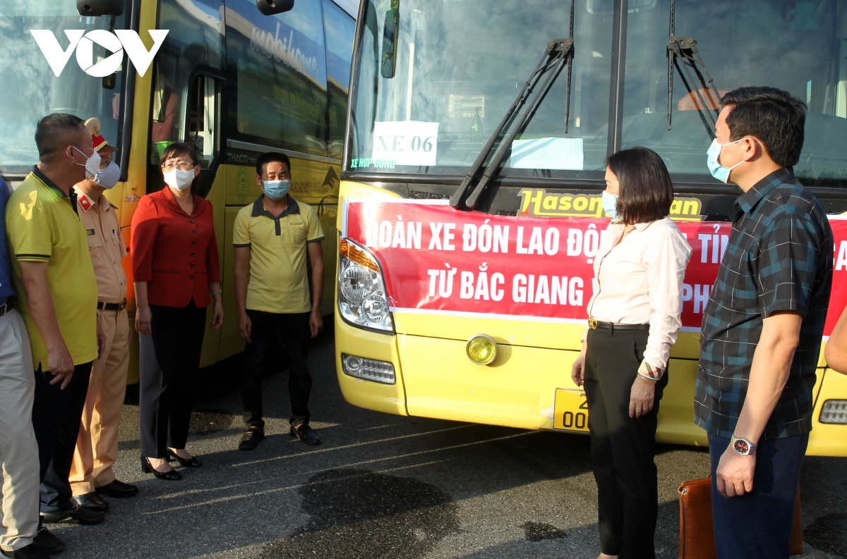 Lào Cai đón hơn 170 lao động về từ “tâm dịch” Bắc Giang