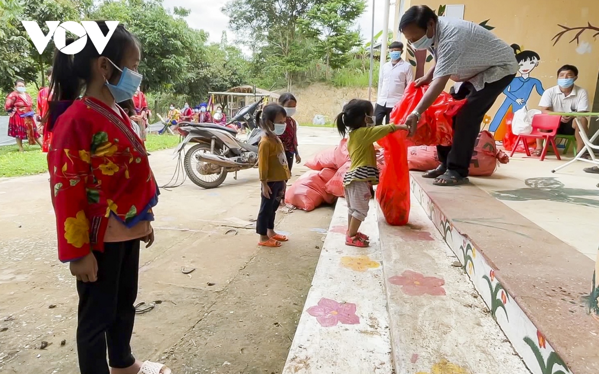 Tết thiếu nhi đặc biệt trong khu cách ly ở Nậm Pồ, Điện Biên