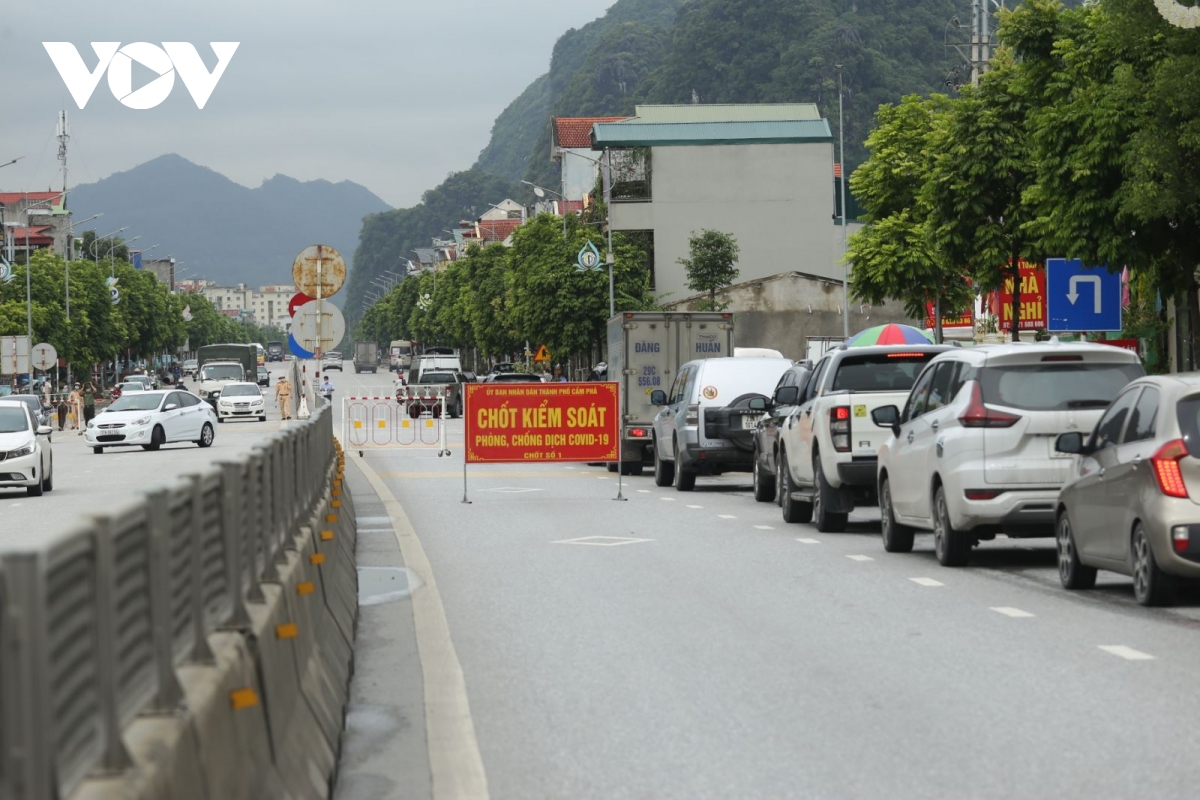 Quảng Ninh dỡ bỏ chốt kiểm soát phòng dịch trên các tuyến đường bộ tại Cẩm Phả