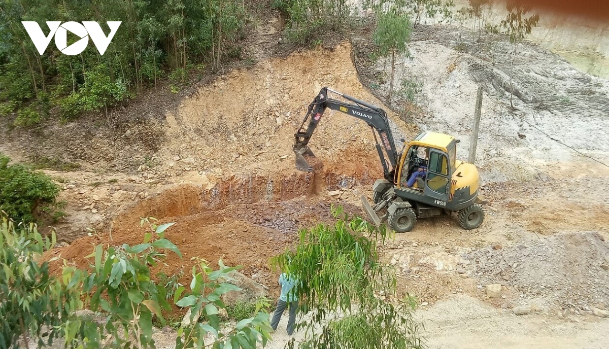 Địa phương điều máy móc, nhân lực xóa “bẫy tử thần” trên triền núi