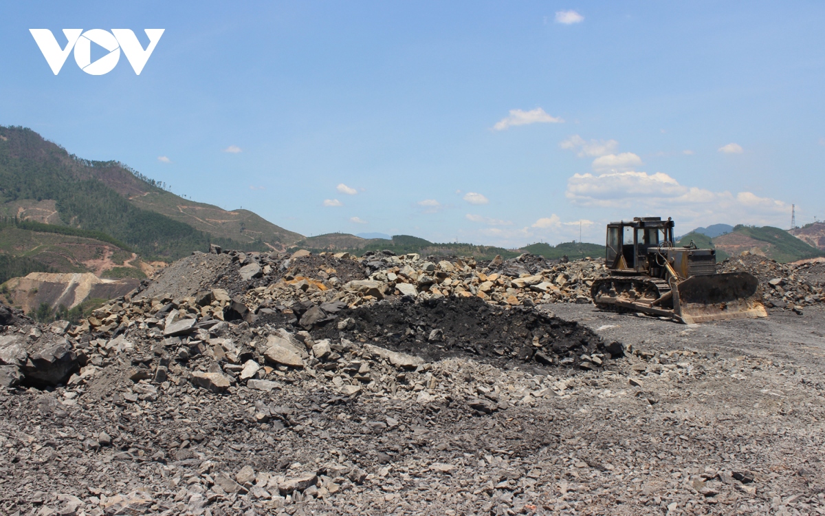 Cuộc sống người dân đảo lộn sau sự cố cháy tại bãi thải mỏ than Nông Sơn