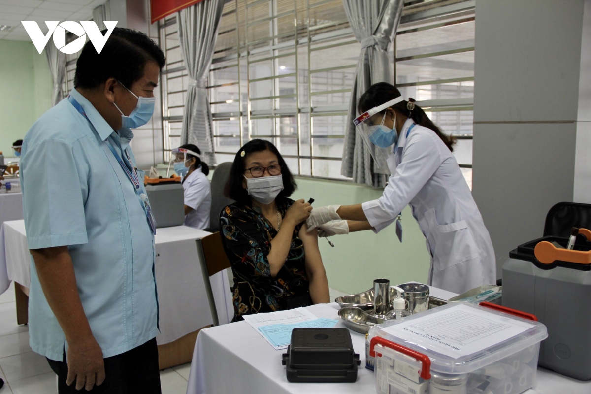 Hậu Giang triển khai tiêm vaccine phòng COVID-19 đợt 3 với hơn 26.100 liều