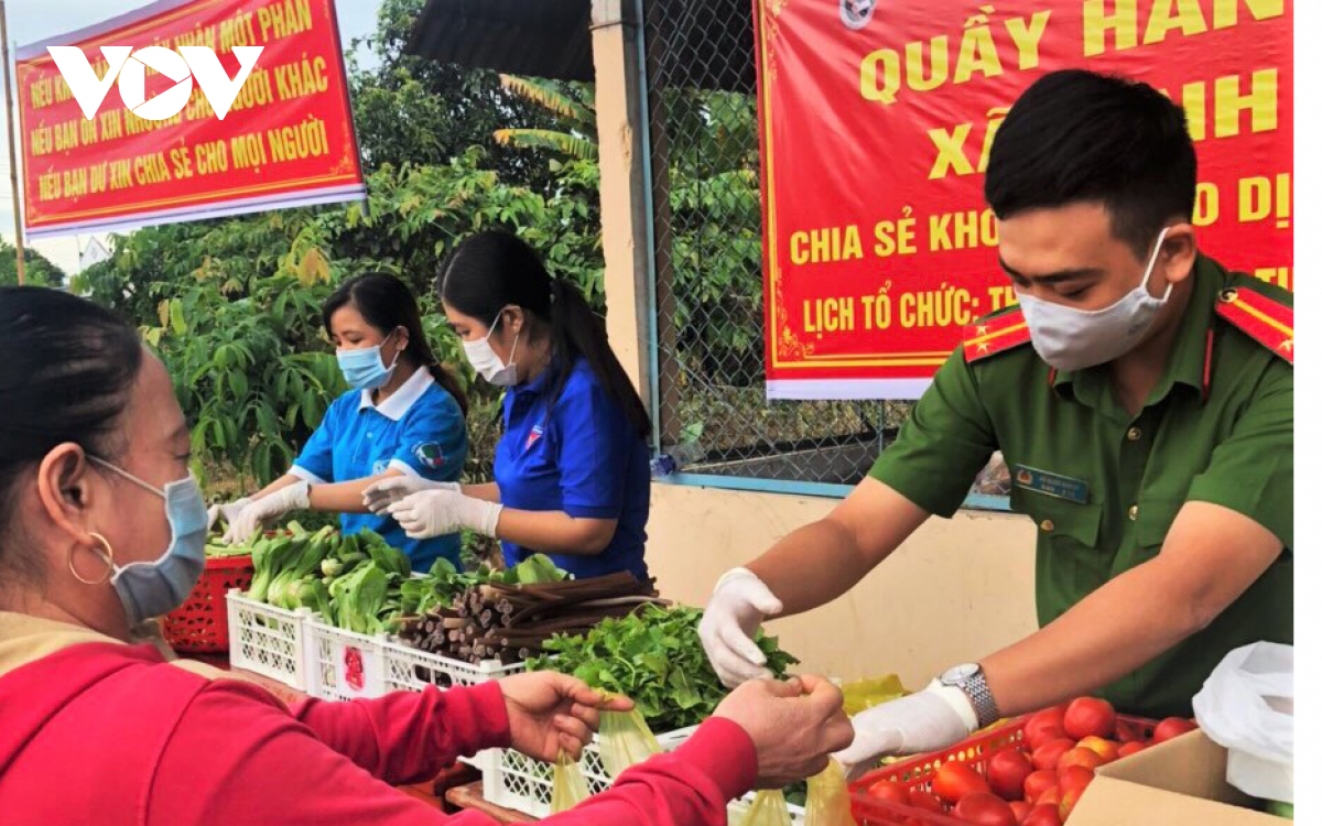 “Gian hàng 0 đồng”, “Chuyến xe 0 đồng” giúp người dân an tâm giãn cách