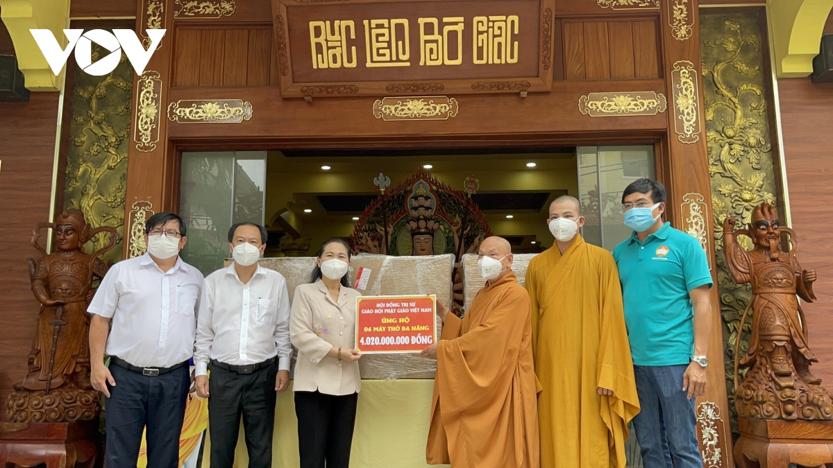 Trung ương Giáo hội Phật giáo Việt Nam tặng 6 máy thở đa năng cho TP.HCM