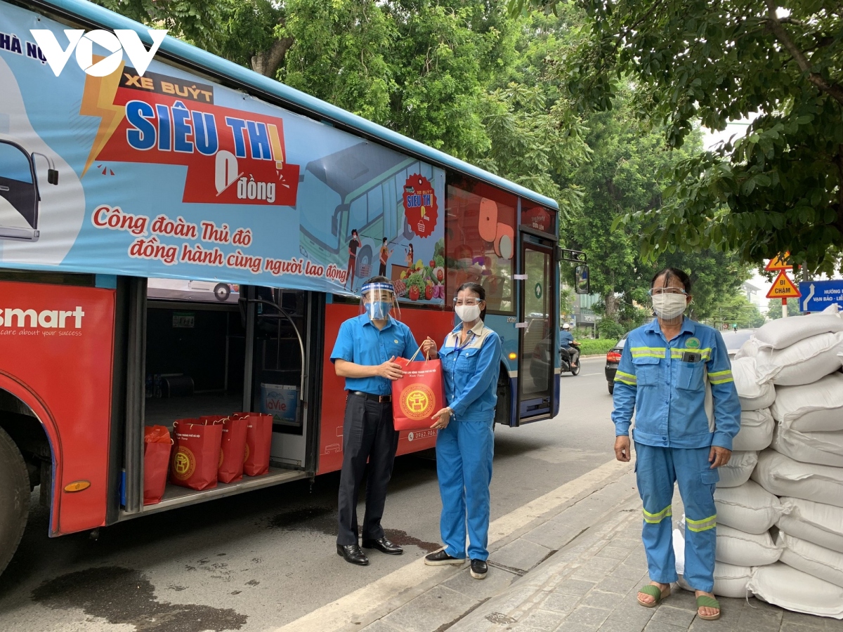 “Xe buýt siêu thị 0 đồng” kịp thời hỗ trợ người lao động Hà Nội ảnh hưởng do dịch Covid-19