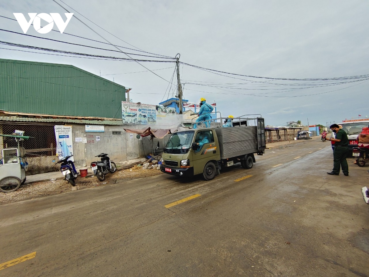 Quân Khu V hỗ trợ tiêu độc khử trùng diện rộng tại Quảng Ngãi