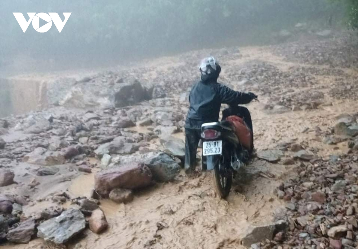 Mưa lớn gây sạt lở trên nhiều tuyến đường ở Lai Châu
