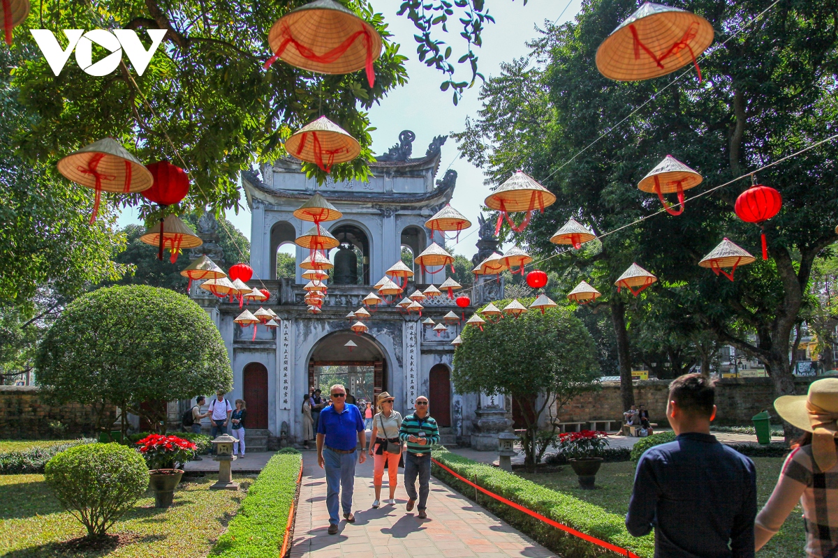 Hà Nội mở cửa trở lại hoạt động du lịch, đón khách quốc tế