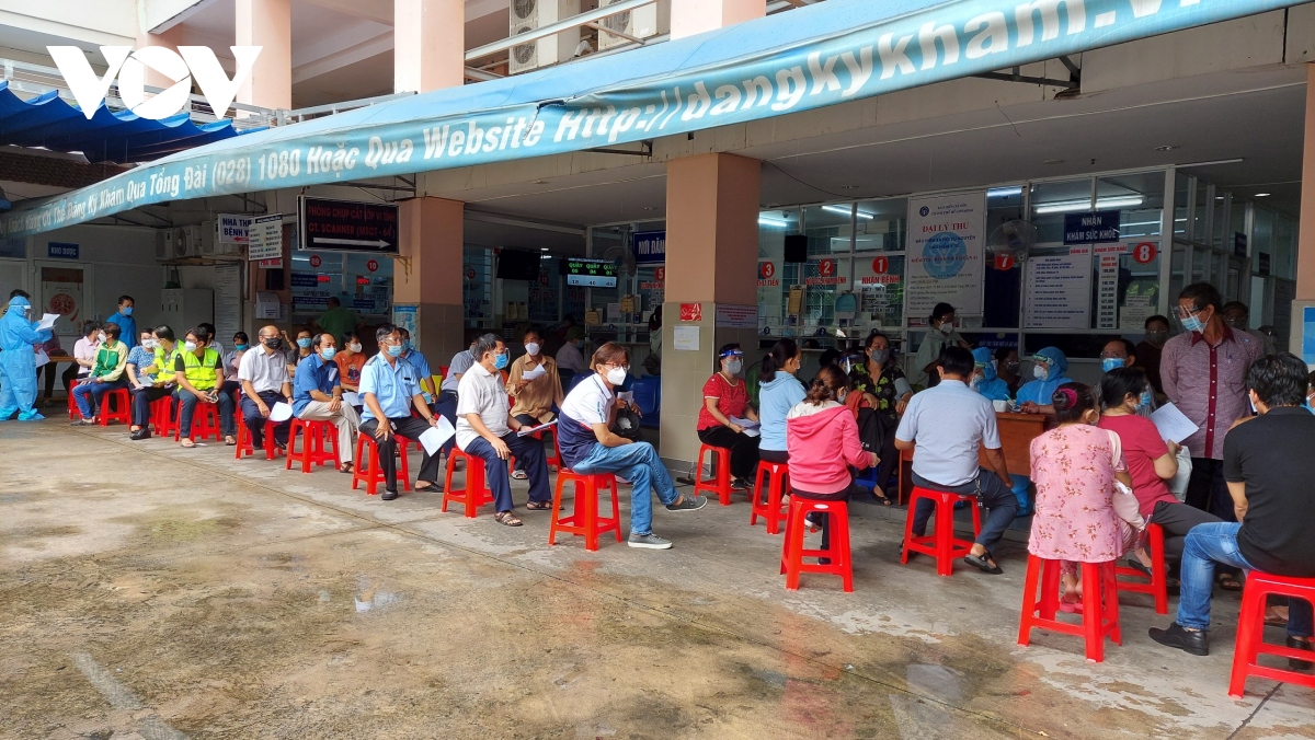 Bình Thuận, TP.HCM tiếp tục có thêm ca mắc mới, bắt đầu tiêm đại trà vaccine Covid-19