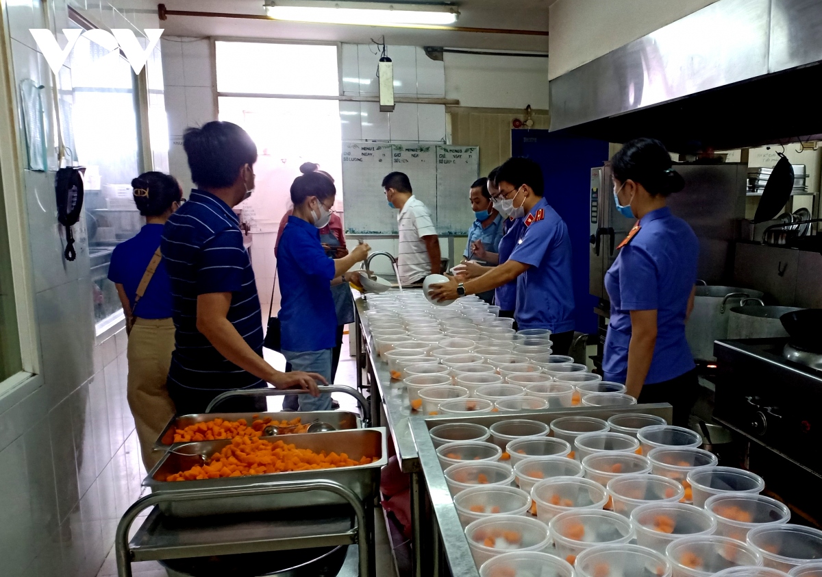 Đắk Lắk hỗ trợ 500 suất ăn đêm cho công dân trở về từ vùng dịch