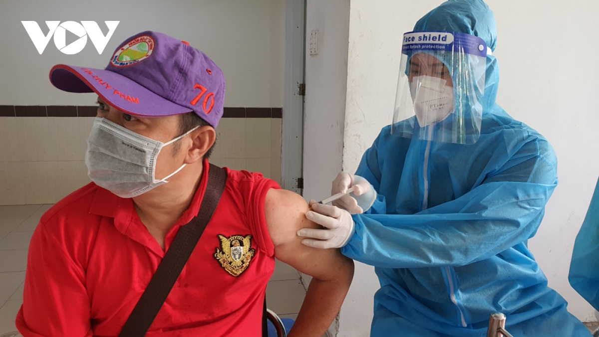 Bị Bộ Y tế nhắc tiêm vaccine chậm, Bình Dương giải thích gì?