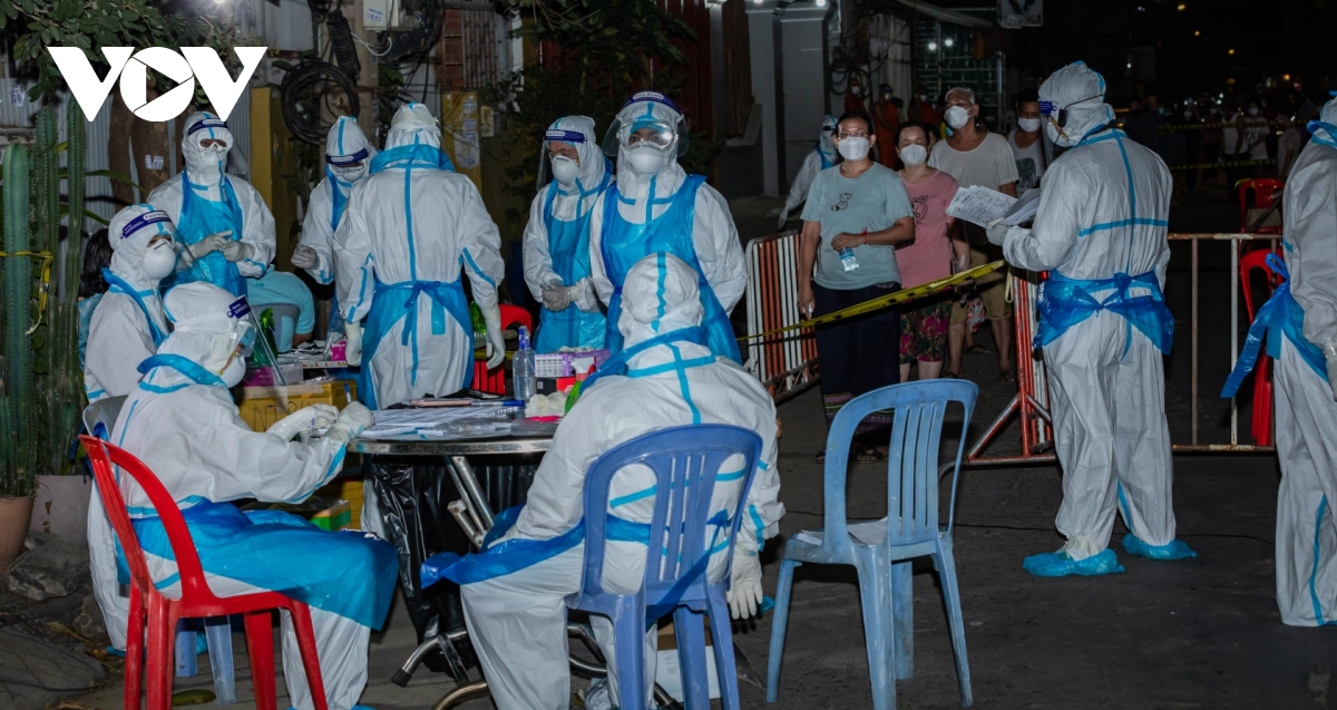 Lo ngại biến chủng Delta, Campuchia tiêm vaccine liều thứ 3 cho lực lượng tuyến đầu