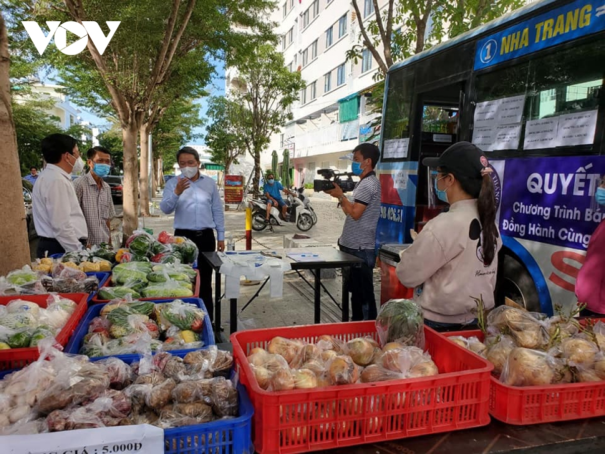 Khánh Hòa “đưa chợ ra phố” đáp ứng hàng thiết yếu, chủ động phòng, chống dịch